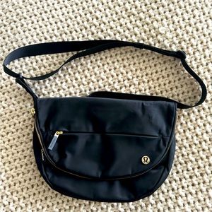 Lululemon BLACK AND GOLD All Night Festival bag 5L